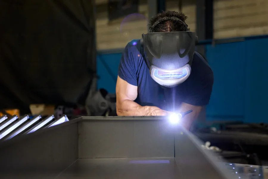 TIG-lassen van een plaatwerk behuizing